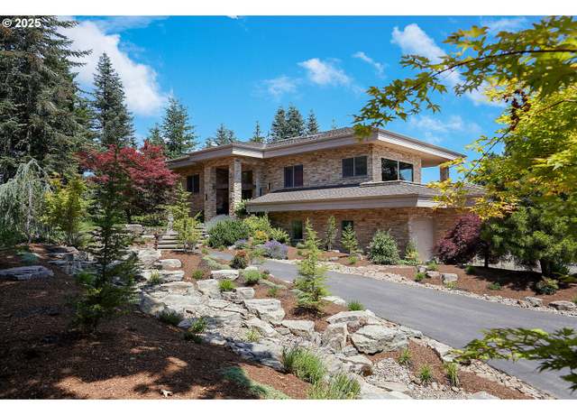 Property at 4805 Eola Dr NW, Salem, OR 97304, 4 beds, 3.5 baths