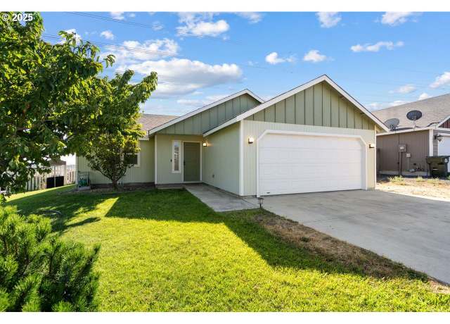 Property at 3025 Blue Jay St, Umatilla, OR 97882, 3 beds, 2 baths