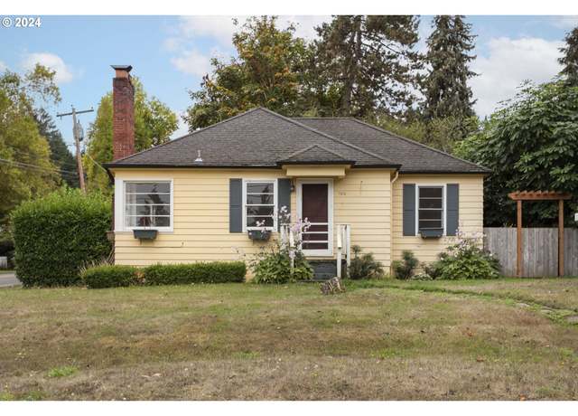 Property at 1212 Laurel St #9, Lake Oswego, OR 97034, 3 beds, 2 baths
