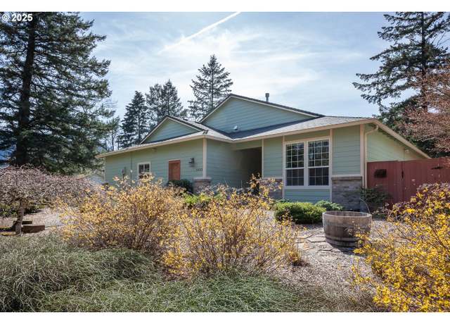 Property at 1033 E Cascade Dr, North Bonneville, WA 98639, 3 beds, 2.5 baths
