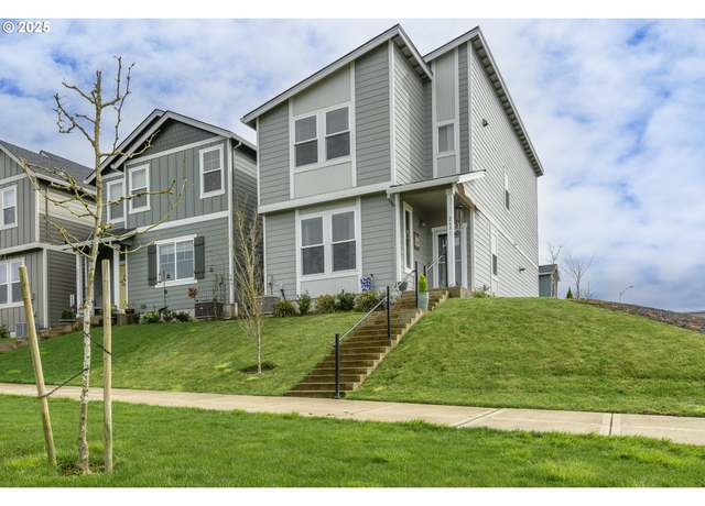 Property at 2681 NW Gregory Dr, Mcminnville, OR 97128, 3 beds, 2.5 baths