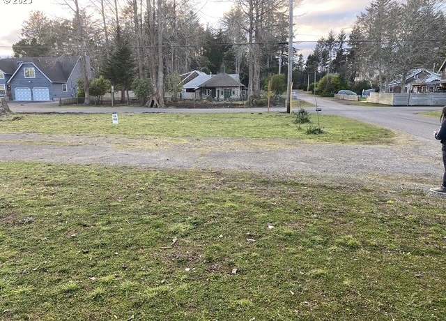 Property at 1204 37th Pl, Seaview, WA 98644