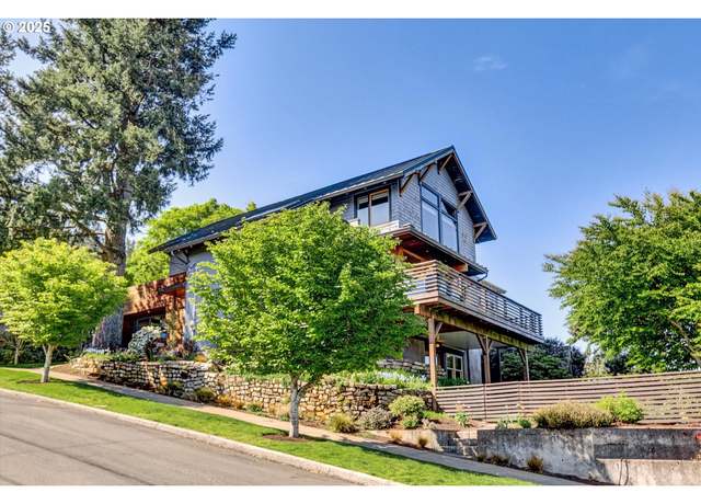Property at 7209 SE Madison St, Portland, OR 97215, 4 beds, 3.5 baths