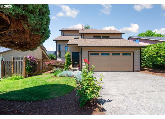 Property at 4825 SE 33rd Ave, Portland, OR 97202, 3 beds, 2.5 baths