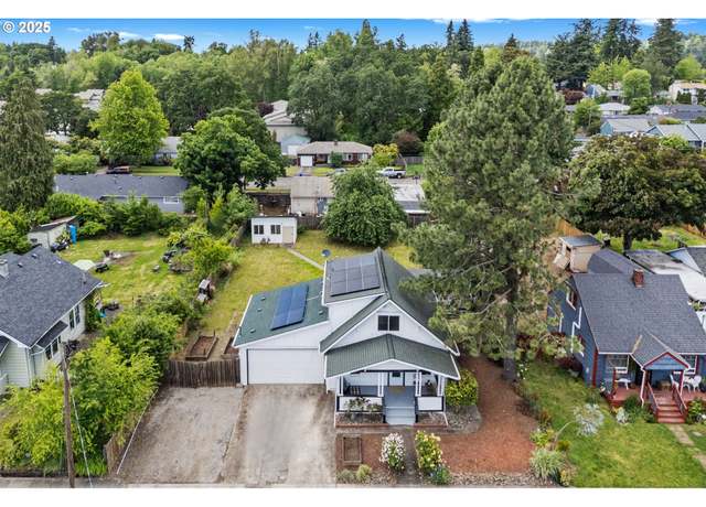 Property at 320 W Gloucester St, Gladstone, OR 97027, 3 beds, 1 bath
