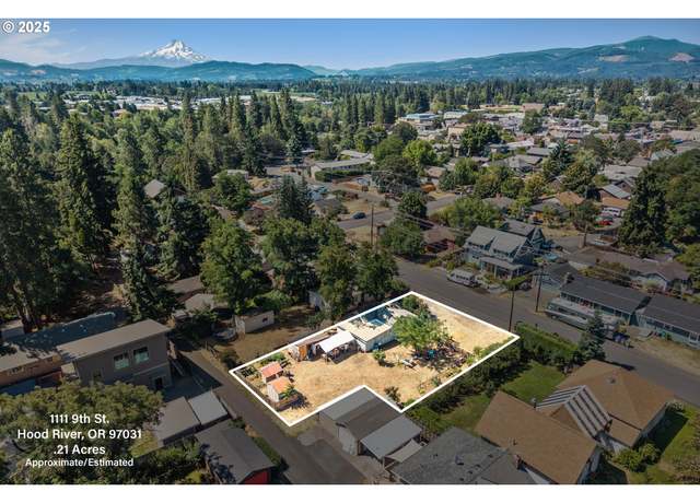 Property at 1111 9th St, Hood River, OR 97031