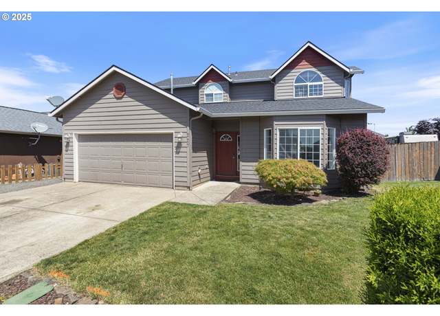 Property at 227 Hauser Ct, Molalla, OR 97038, 4 beds, 2.5 baths
