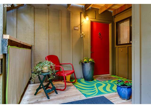 Property at 218 Trailside Loop #218, Eugene, OR 97405, 2 beds, 2 baths