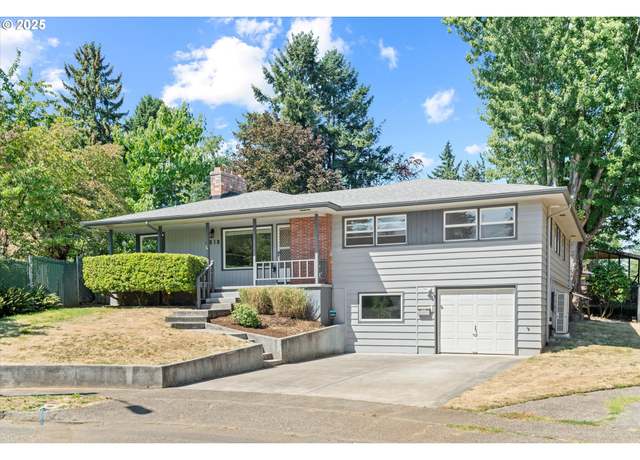 Property at 4512 SE Garrett Cir, Milwaukie, OR 97222, 4 beds, 2.5 baths