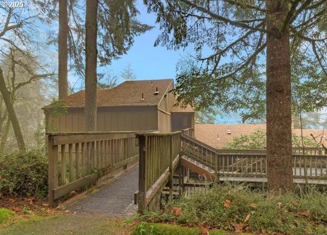 Property at 210 Trailside Loop #210, Eugene, OR 97405, 2 beds, 2 baths