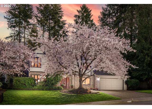 Property at 16181 Parelius Cir, Lake Oswego, OR 97034, 4 beds, 2.5 baths