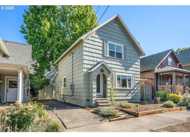 Property at 3529 SE Taylor St, Portland, OR 97214, 2 beds, 2 baths