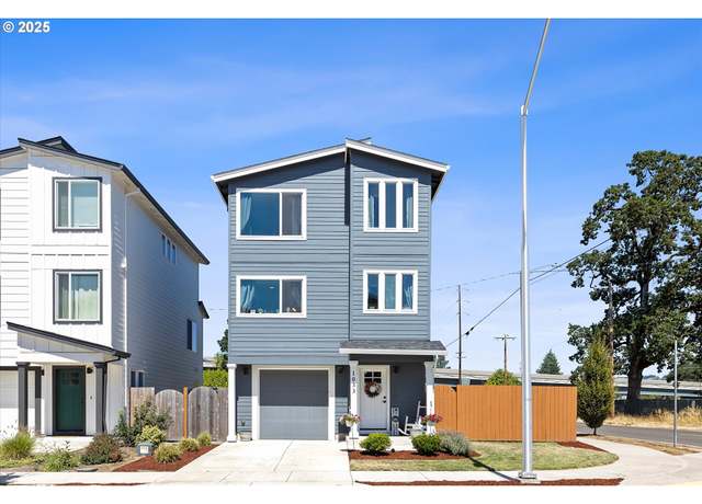 Property at 1033 E Ginger Root Ct, Newberg, OR 97132, 3 beds, 2.5 baths