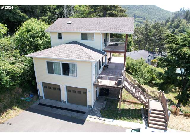 Property at 94244 10th St, Gold Beach, OR 97444, 3 beds, 2.5 baths