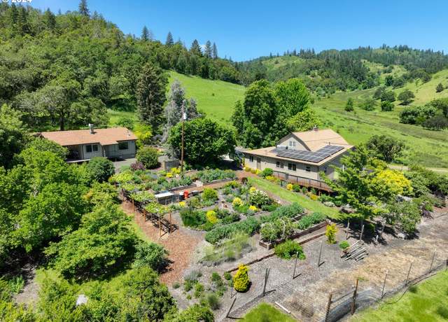 Property at 1262 Kester Rd, Roseburg, OR 97470, 3 beds, 2 baths