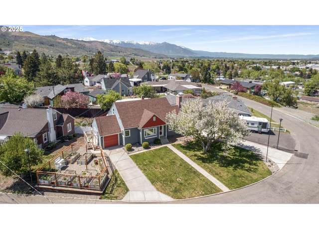 Property at 205 Hillcrest Dr, Baker City, OR 97814, 3 beds, 2 baths