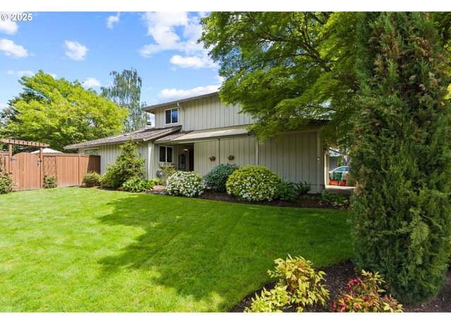 Property at 7932 SW Skyhar Dr, Portland, OR 97223, 3 beds, 1.5 baths