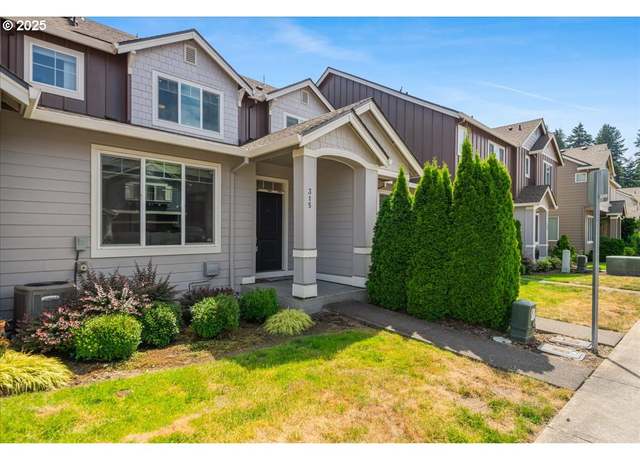 Property at 315 NE 52nd St, Vancouver, WA 98663, 3 beds, 2.5 baths