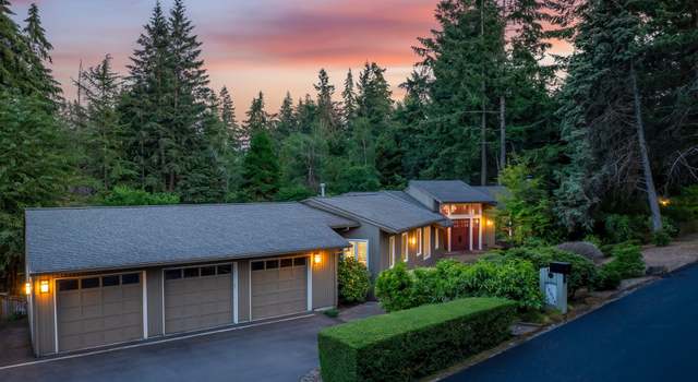 Photo of 18034 Skyland Cir, Lake Oswego, OR 97034