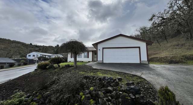 Photo of 1490 NE Lincoln St, Roseburg, OR 97470