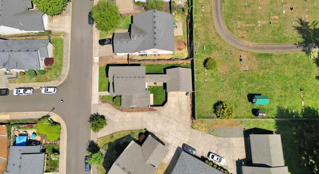 Photo of 930 Kristen Way, Cottage Grove, OR 97424