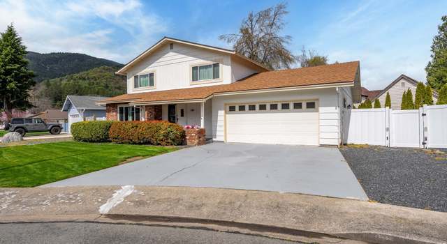 Photo of 109 Hickory Dr, Rogue River, OR 97537