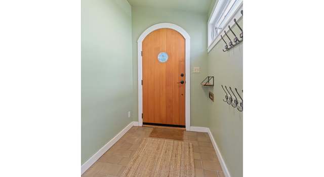 Photo of 2213 SE Pine St, Portland, OR 97214