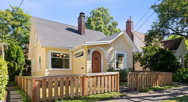 Photo of 2213 SE Pine St, Portland, OR 97214