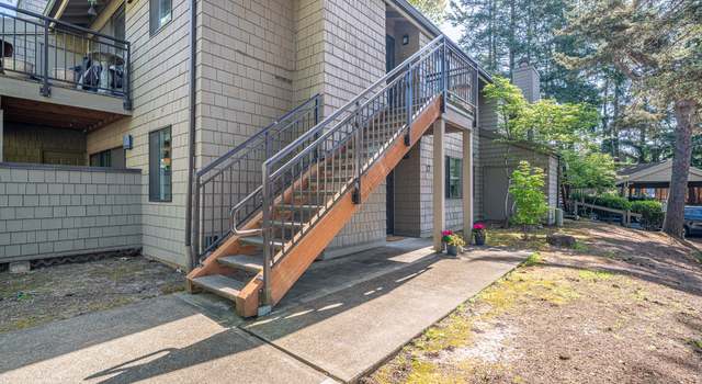Photo of 17 Crestfield Ct #17, Lake Oswego, OR 97035