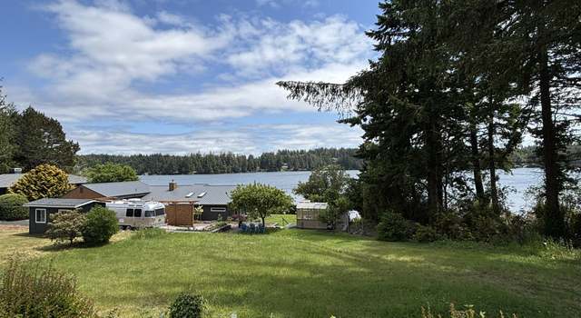 Photo of 4922 Lake Shore Dr, Florence, OR 97439
