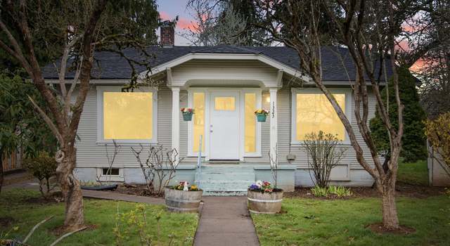 Photo of 1323 D St, Washougal, WA 98671