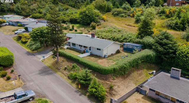 Photo of 1640 Cedar Dr, Coos Bay, OR 97420