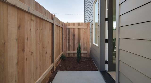 Photo of 5829 SE Liebe St, Portland, OR 97206