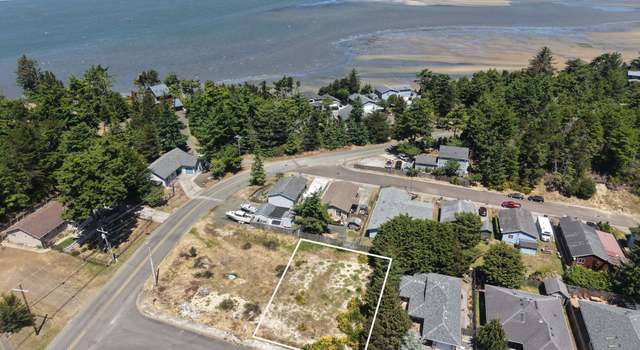 Photo of 726 Edwards Ave, Coos Bay, OR 97420