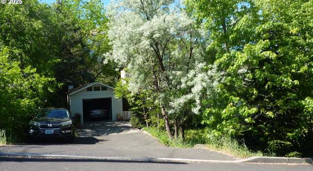 Photo of 1717 Mount Hood St, The Dalles, OR 97058