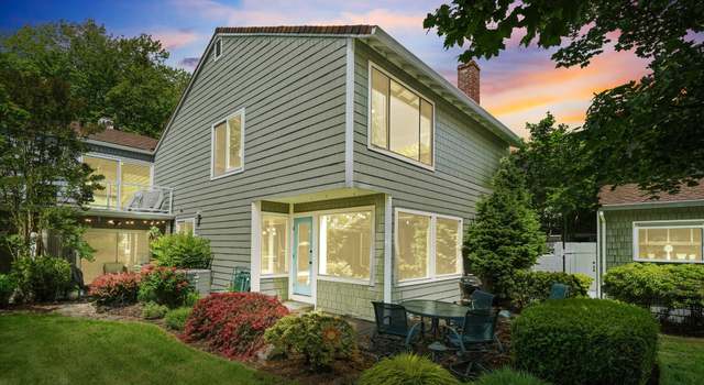 Photo of 570 N Hayden Bay Dr, Portland, OR 97217