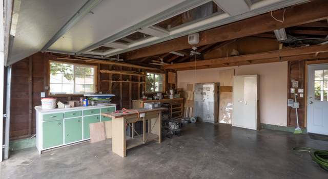 Photo of 10445 NE Davis St, Portland, OR 97220
