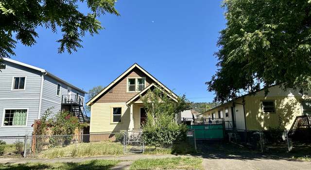 Photo of 657 SE Flint St, Roseburg, OR 97470