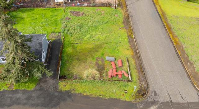 Photo of 381 NE College Ave, Roseburg, OR 97470