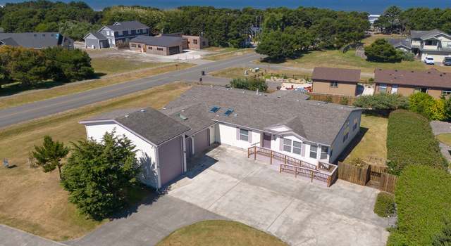 Photo of 2998 Lincoln Ave SW, Bandon, OR 97411