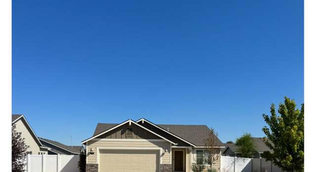 Photo of 526 W Theater Ln, Hermiston, OR 97838