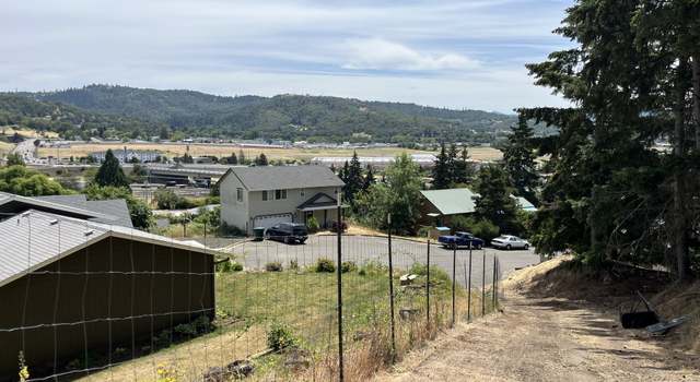 Photo of 130 NW Makah Ct, Roseburg, OR 97470