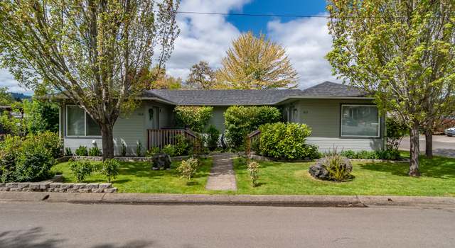 Photo of 512 W Center St, Roseburg, OR 97471