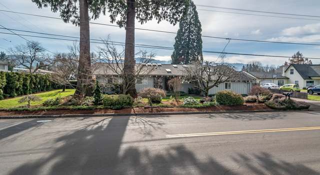 Photo of 1705 NW Calkins Ave, Roseburg, OR 97471