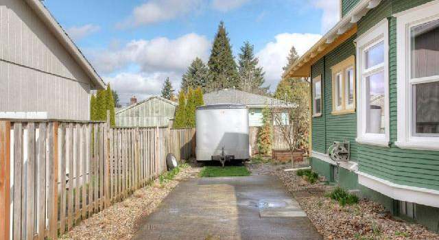 Photo of 8065 SE Hawthorne Blvd, Portland, OR 97215