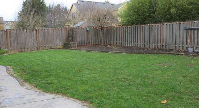 Photo of 400 W Kemper Crest Dr, Newberg, OR 97132