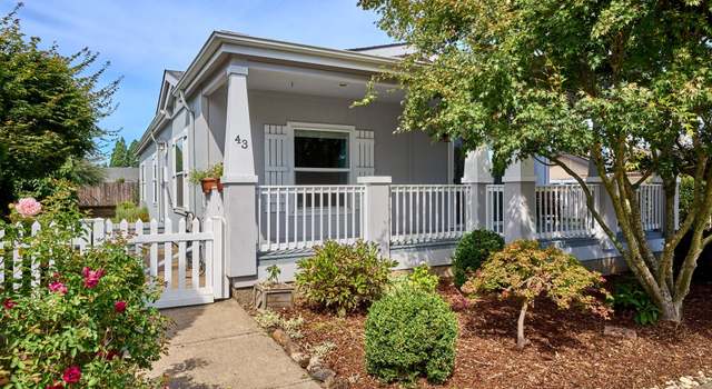 Photo of 1015 Oak St #43, Silverton, OR 97381
