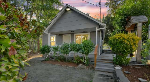 Photo of 565 S Pine St, Canyonville, OR 97417