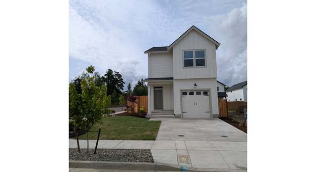 Photo of 841 Chestnut Way, Silverton, OR 97381