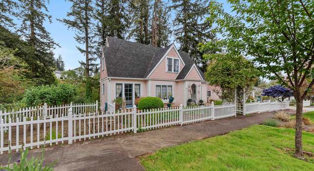 Photo of 891 E 1st St, Coquille, OR 97423